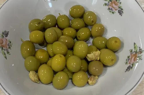 Olives as an OPTAVIA diet snack