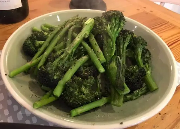 Raw broccoli as an OPTAVIA snack